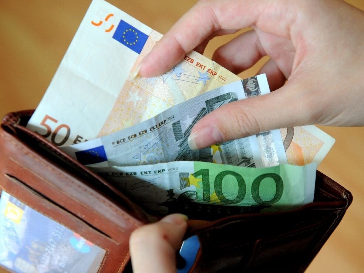 peniaze cash bankovky ekonomika 1140px (TASR/František Iván)